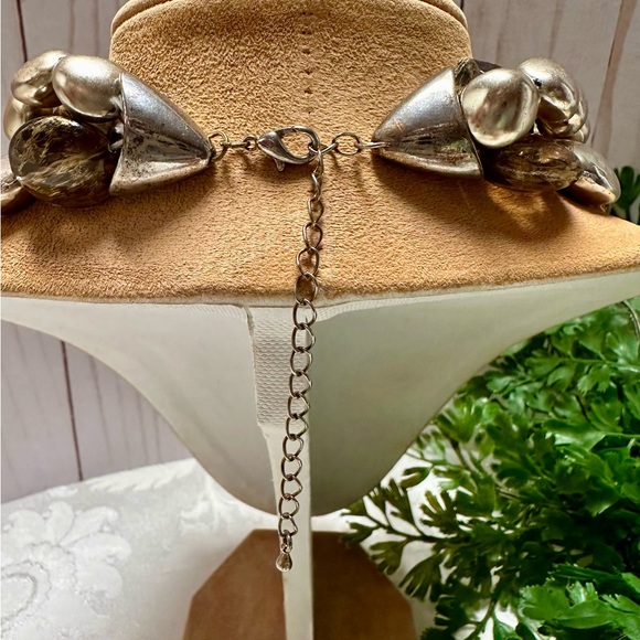 Variegated gold tone bead necklace - Picture 5 of 5